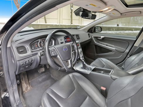 Used 2018 Volvo V60 T5 Cross Country w/ Convenience Package image 9