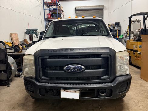 Used 2011 Ford F350 XL w/ Trailer Tow Pkg RWD image 1