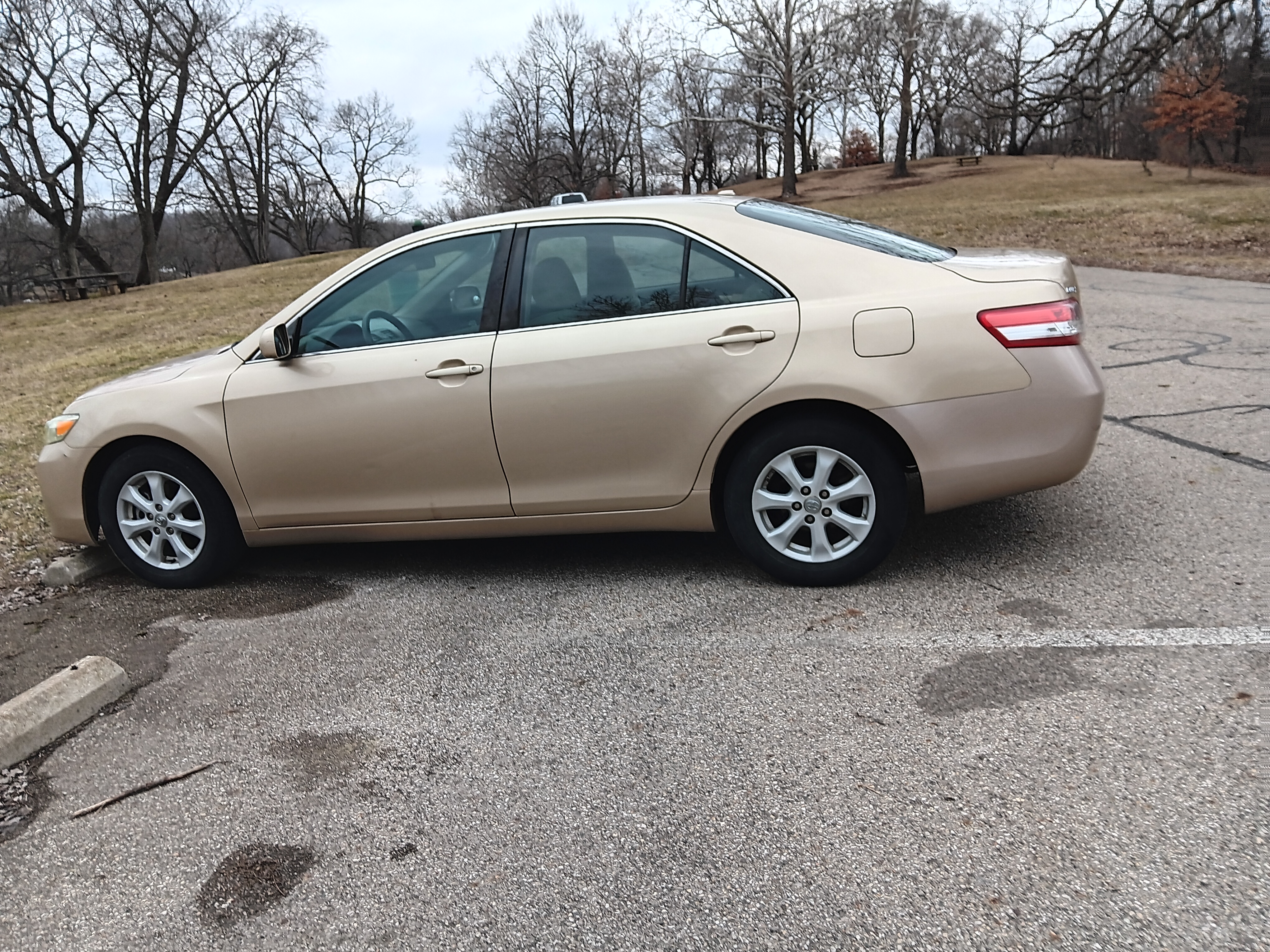 Used 2011 Toyota Camry LE w/ LE Extra-Value Pkg FWD image 24