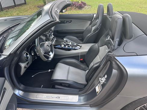 Used 2018 Mercedes-Benz AMG GT Roadster image 12