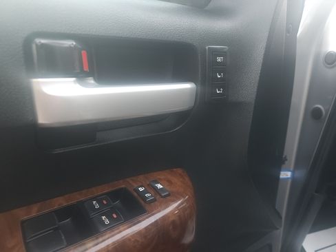 Used 2011 Toyota Tundra Limited image 16