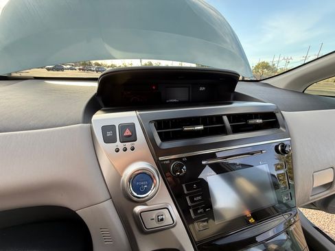 Used 2015 Toyota Prius V Five image 16