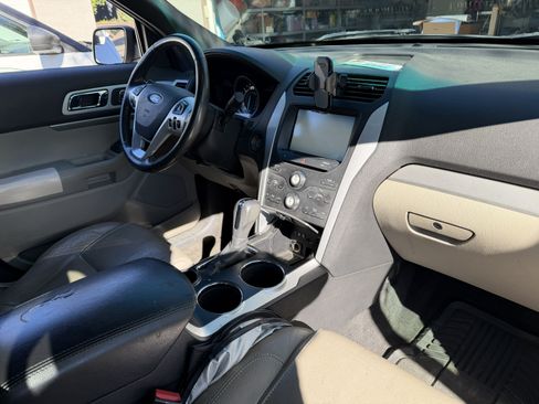 Used 2011 Ford Explorer XLT image 12