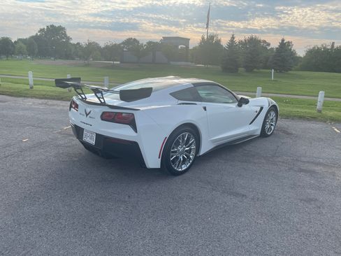 Used 2017 Chevrolet Corvette Stingray Coupe w/ Carbon Flash Badge Package RWD image 6