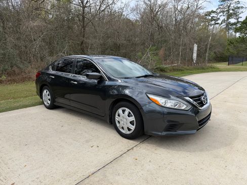 Used 2017 Nissan Altima 2.5 S w/ Power Driver Seat Package image 2