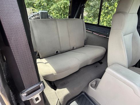 Used 2006 Jeep Wrangler Unlimited AWD/4WD image 14