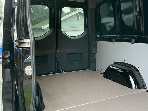 Used 2024 Mercedes-Benz Sprinter 2500 image 16