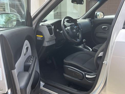 Used 2015 Kia Soul + FWD image 10
