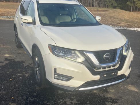Used 2018 Nissan Rogue SL w/ Premium Package image 1