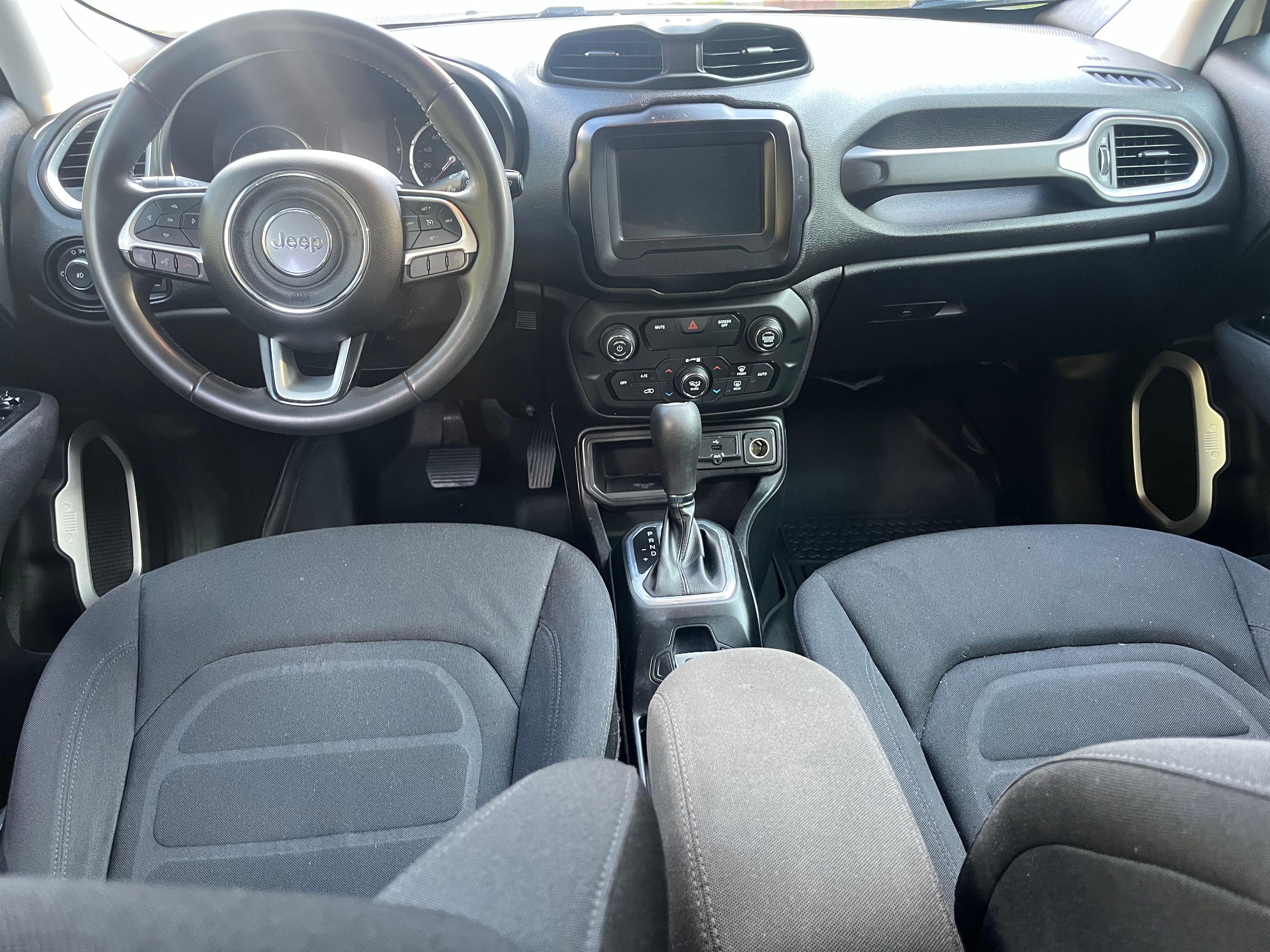 Used 2018 Jeep Renegade Latitude FWD image 8