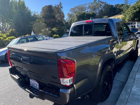 Used 2022 Toyota Tacoma SR5 w/ Black Out Package (TMS) AWD/4WD image 4