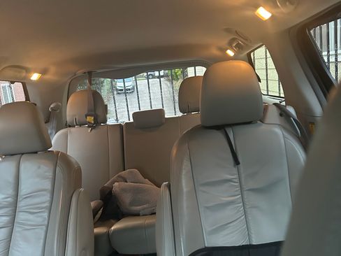 Used 2011 Toyota Sienna XLE image 4