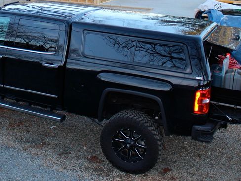 Used 2015 GMC Sierra 2500 Denali w/ Duramax Plus Package image 9