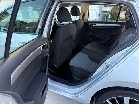 Used 2016 Volkswagen e-Golf SE image 21