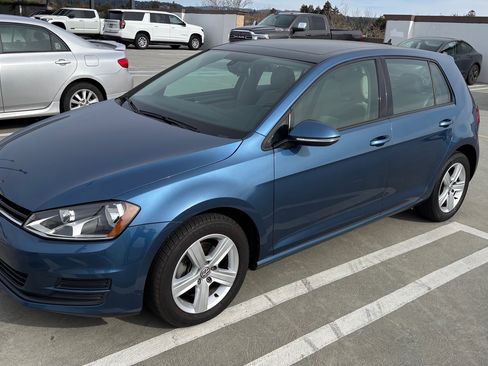 Used 2017 Volkswagen Golf Wolfsburg Edition image 4