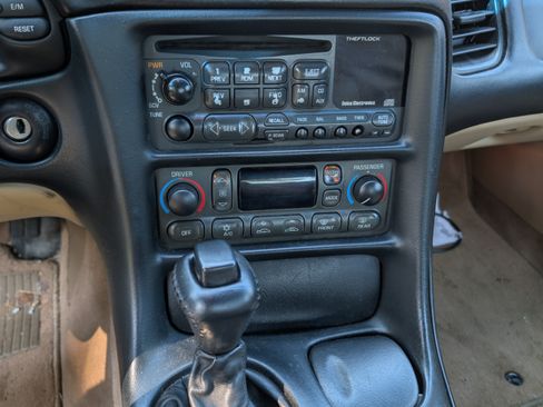 Used 1999 Chevrolet Corvette Convertible w/ Memory Pkg image 10