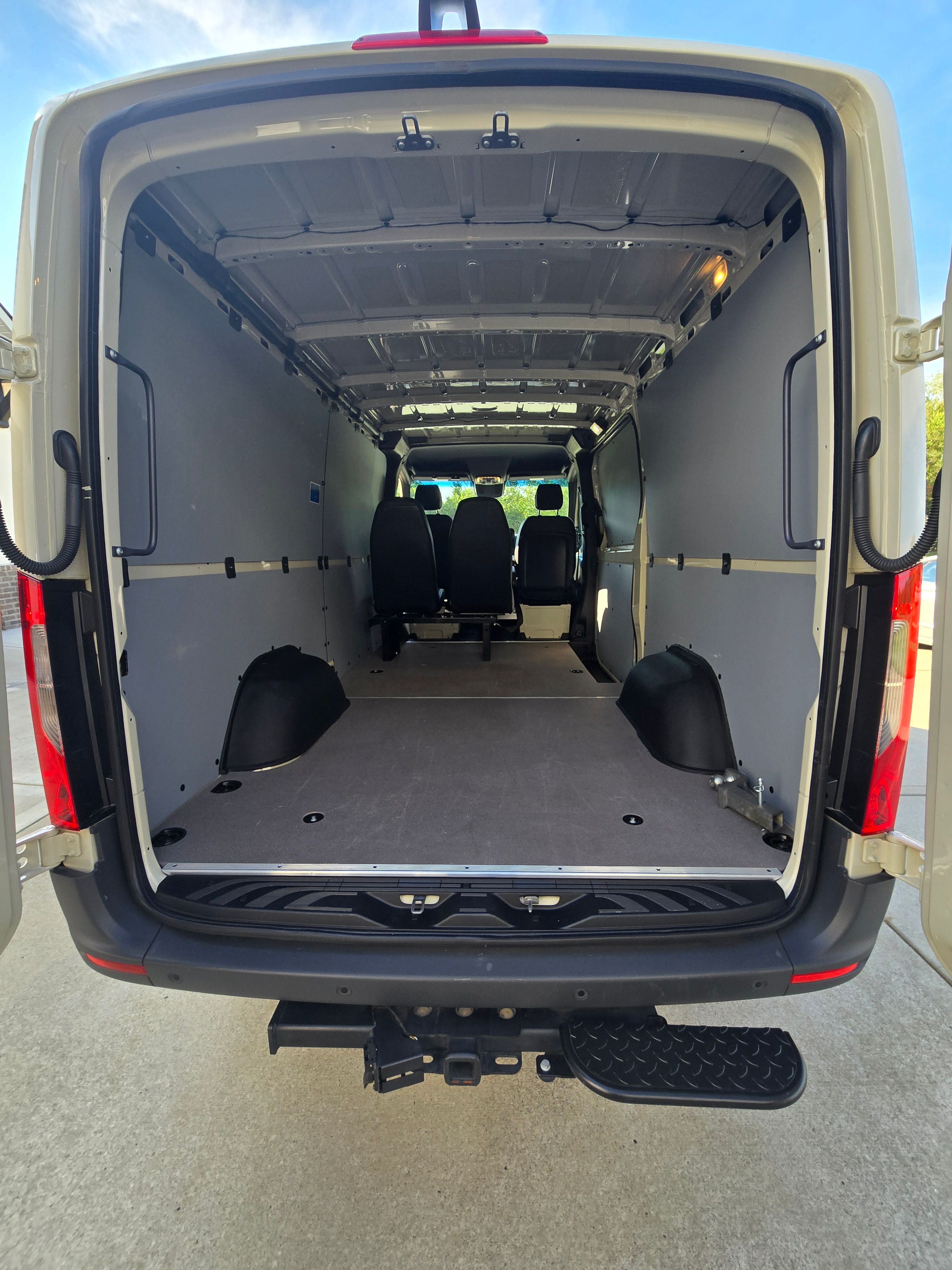 Used 2022 Mercedes-Benz Sprinter 2500 image 16
