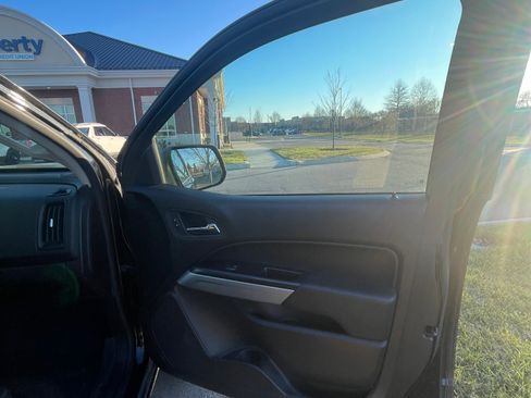 Used 2017 Chevrolet Colorado LT w/ LT Convenience Package image 25