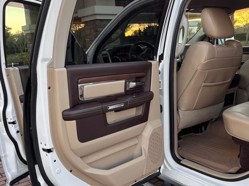 Used 2014 RAM 1500 Laramie w/ Convenience Group image 10