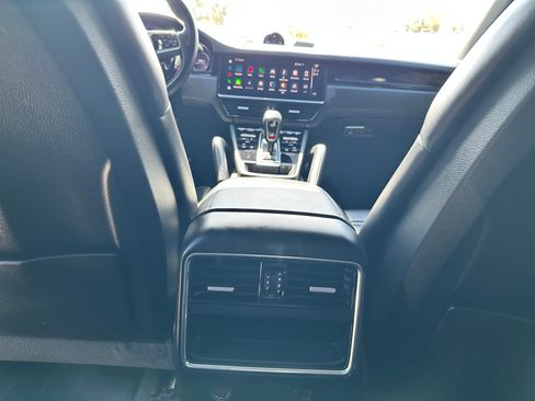Used 2023 Porsche Cayenne Platinum Edition AWD/4WD image 14
