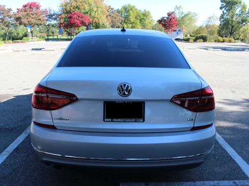 Used 2019 Volkswagen Passat 2.0T Wolfsburg FWD image 9