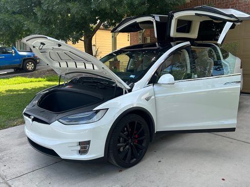 Used 2016 Tesla Model X Performance image 1