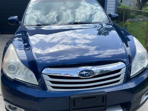 Used 2011 Subaru Outback 2.5i Premium AWD/4WD image 2