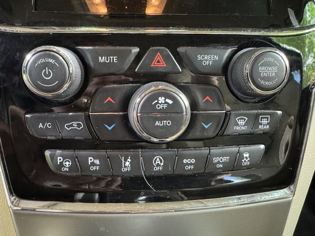 Used 2019 Jeep Grand Cherokee Limited w/ Luxury Group II AWD/4WD image 12