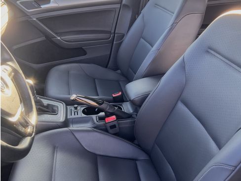 Used 2015 Volkswagen Golf TDI S image 10