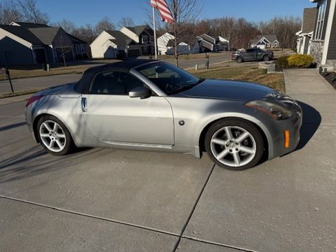 Used 2004 Nissan 350Z Touring image 6