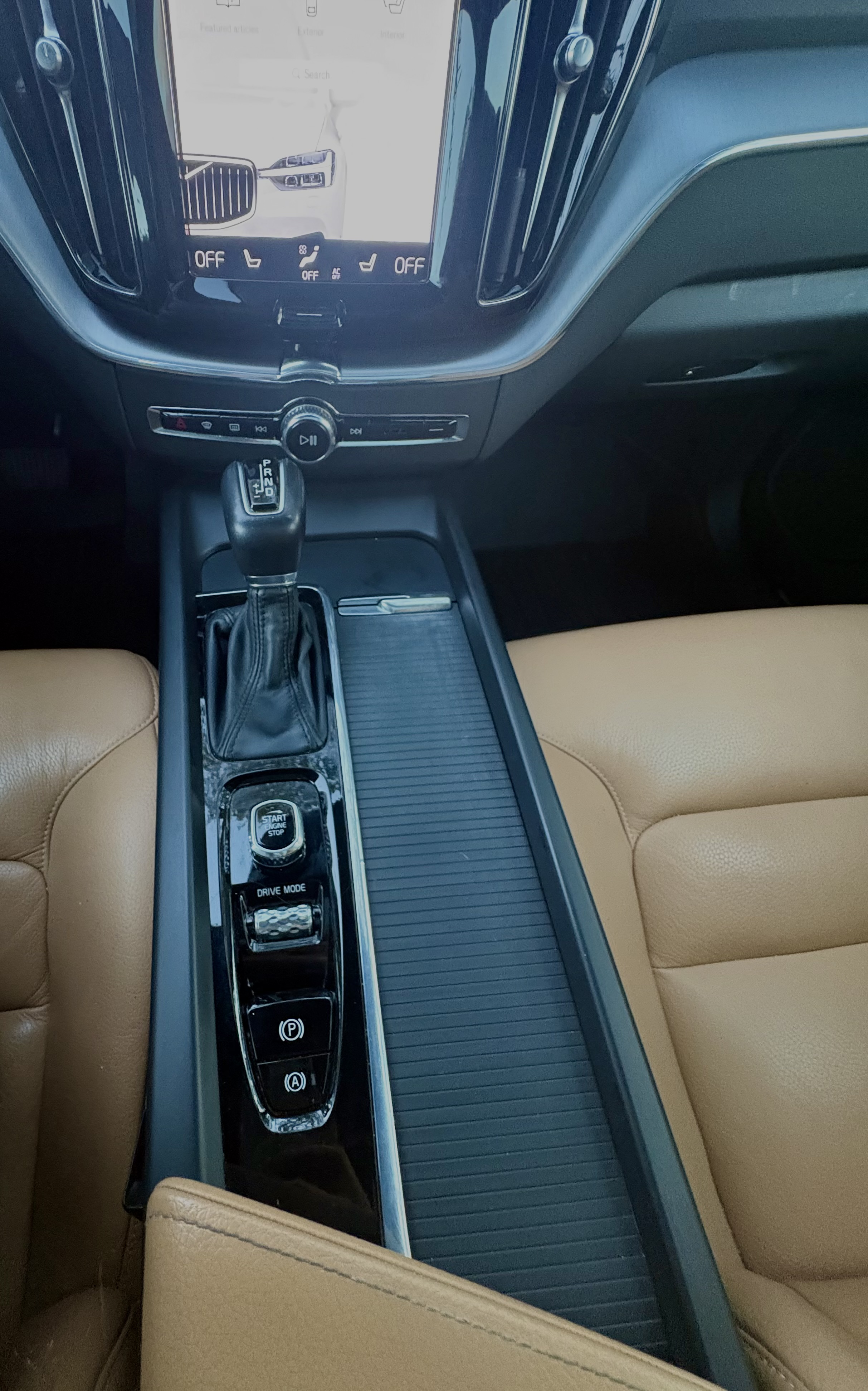 Used 2020 Volvo XC60 T5 Momentum AWD/4WD image 27