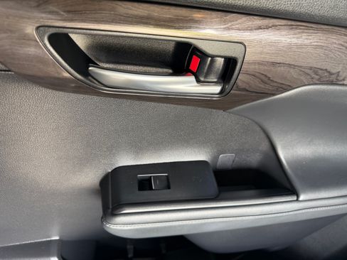 Used 2022 Toyota Highlander Limited image 17