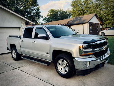 Used 2017 Chevrolet Silverado 1500 LT w/ LT Eassist Package RWD image 13