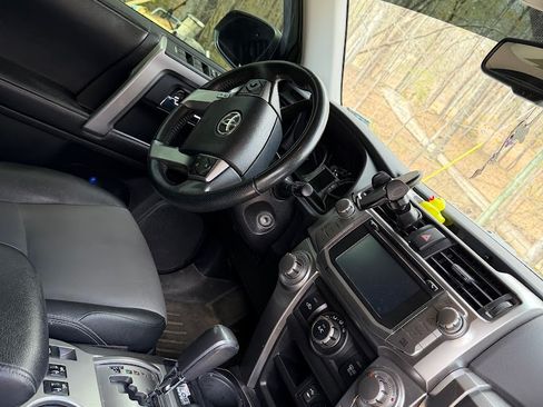 Used 2015 Toyota 4Runner SR5 Premium image 17