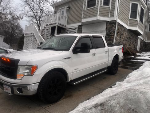 Used 2011 Ford F150 Lariat w/ Lariat Chrome Pkg image 4