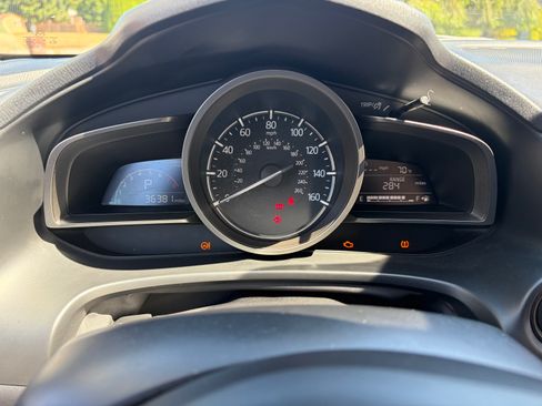 Used 2018 MAZDA MAZDA3 Touring FWD image 14