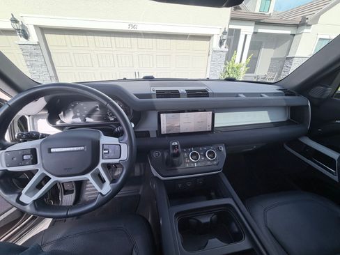 Used 2023 Land Rover Defender 110 SE AWD/4WD image 9