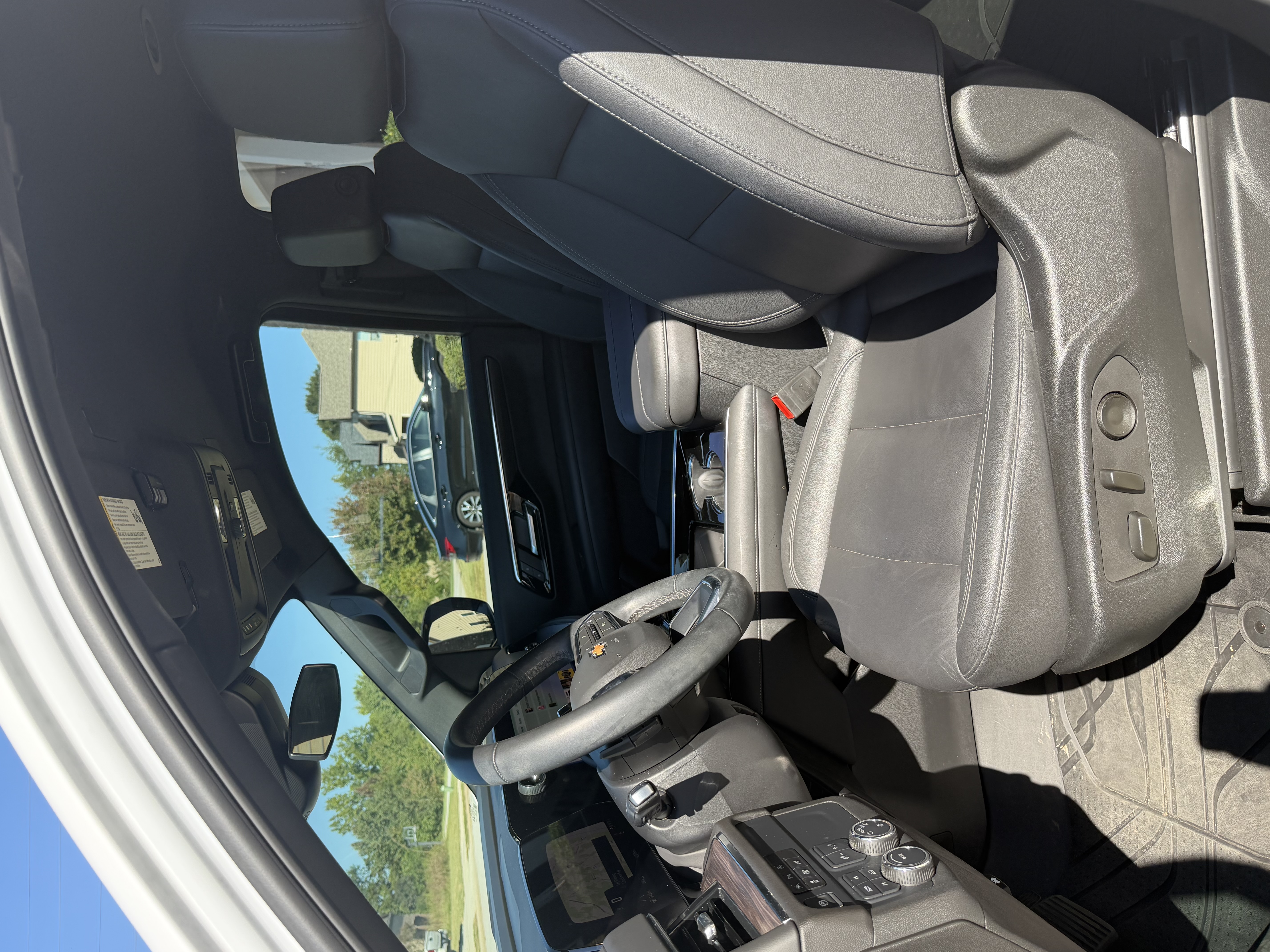 Used 2025 Chevrolet Suburban LT AWD/4WD image 20