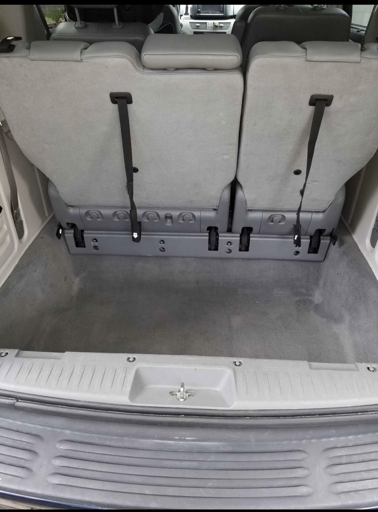Used 2014 Volkswagen Routan SE FWD image 16
