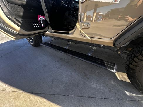 Used 2022 Jeep Wrangler Unlimited Rubicon 4xe w/ Steel Bumper Group image 17