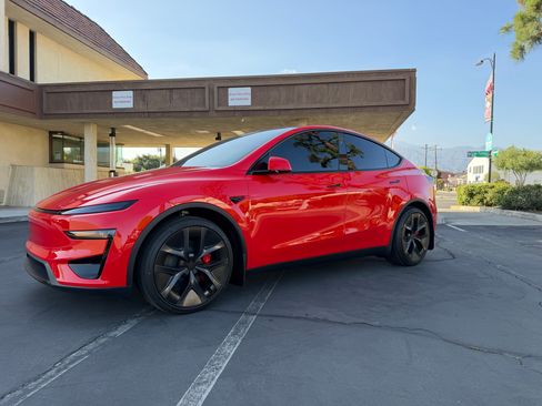 Used 2026 Tesla Model Y Performance AWD/4WD image 4