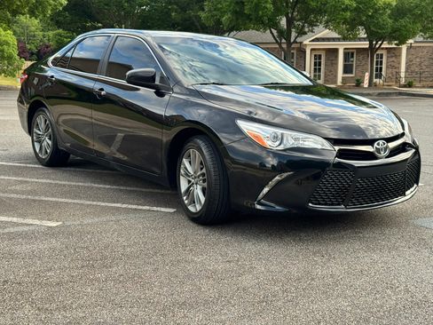 Used 2017 Toyota Camry SE FWD image 9