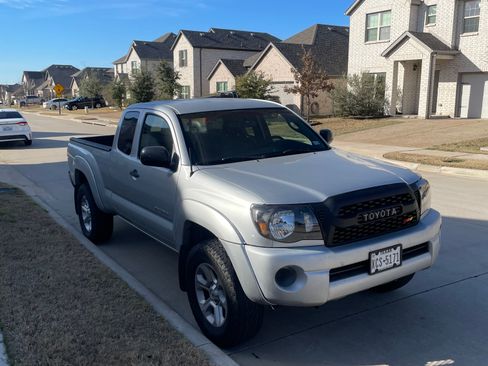 Used 2005 Toyota Tacoma PreRunner image 1