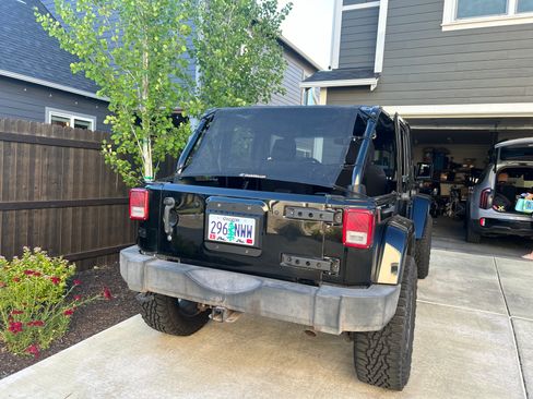 Used 2013 Jeep Wrangler Unlimited Rubicon w/ Connectivity Group AWD/4WD image 8