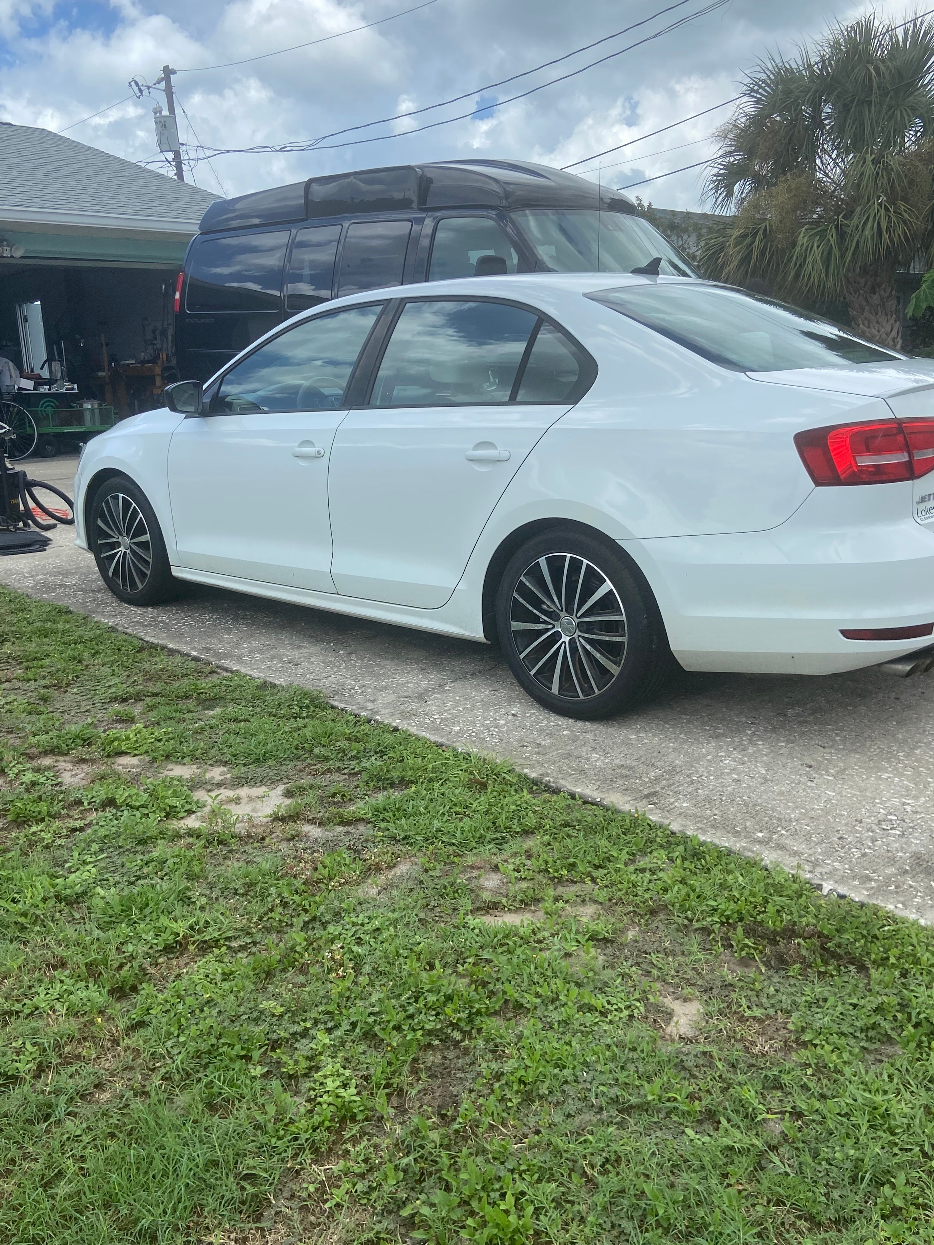 Used 2015 Volkswagen Jetta Sport FWD image 2