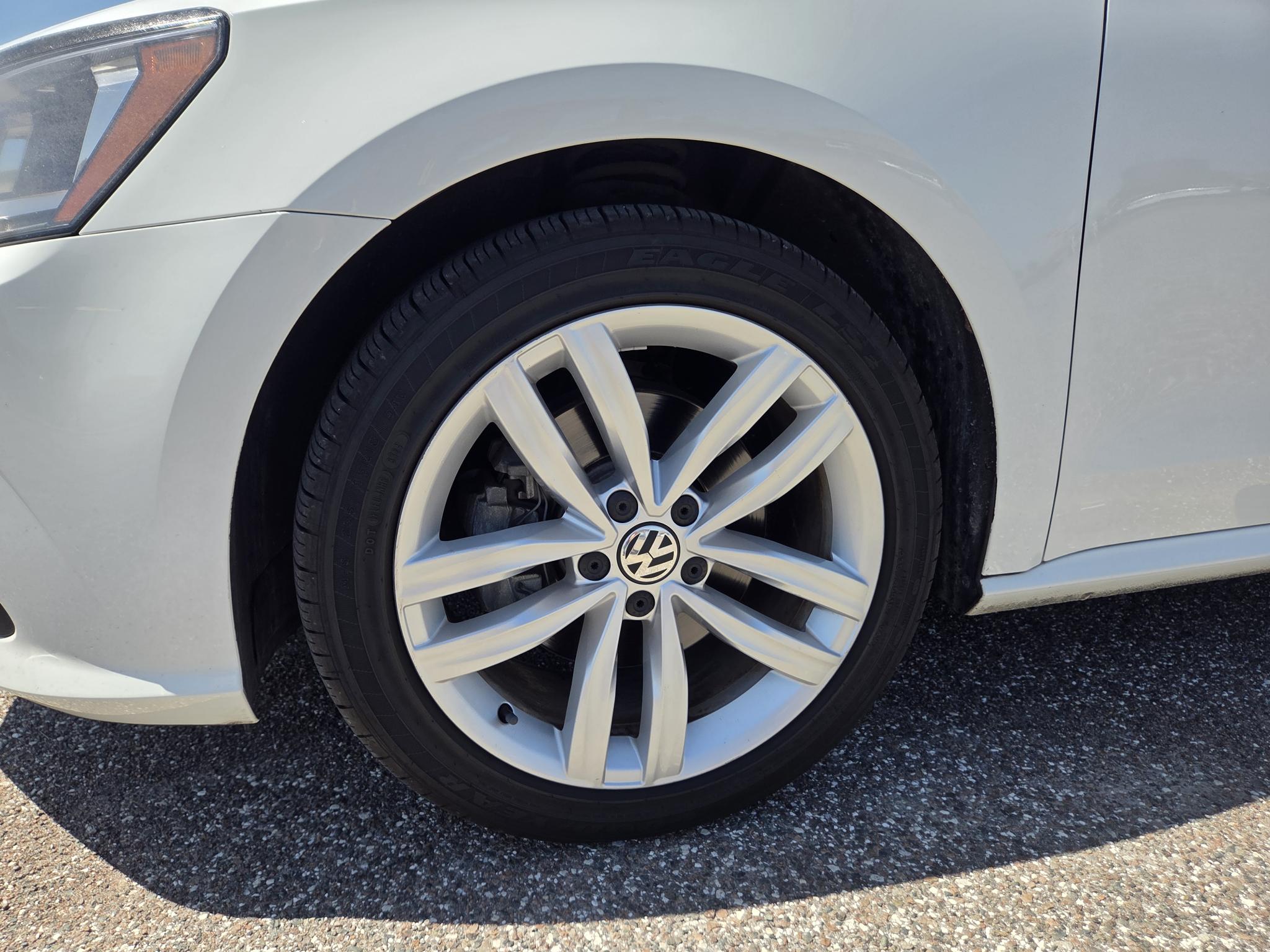 Used 2019 Volkswagen Passat 2.0T Wolfsburg FWD image 11