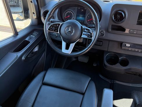 Used 2022 Mercedes-Benz Sprinter 2500 image 10