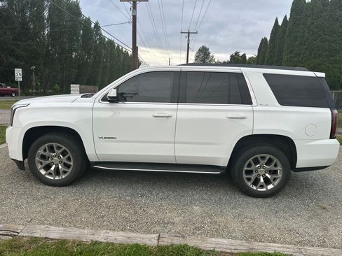 Used 2017 GMC Yukon SLE w/ SLE Value Package AWD/4WD image 6