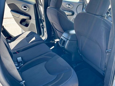 Used 2015 Jeep Cherokee Latitude image 10