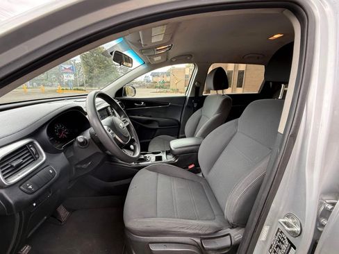 Used 2019 Kia Sorento L image 10